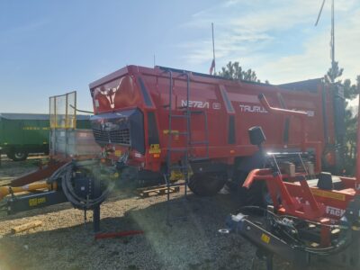 rozrzutnik obornika METAL-FACH 12 ton