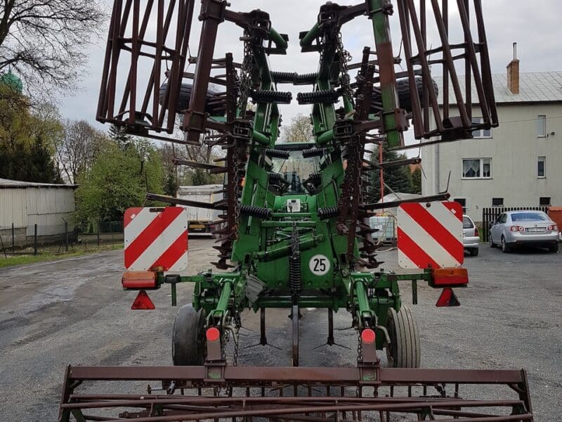 Kultywator mulczowy John Deere 410A – 5,5 m (2001 rok)