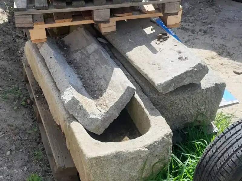 Stare koryta z kamienia