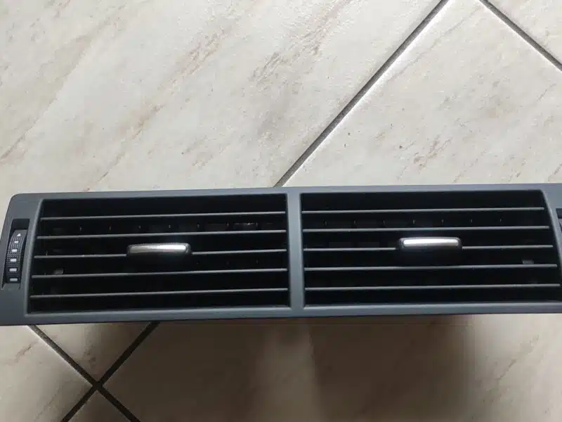 Kratka nawiewu audi a4 b7