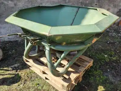 Rozsiewacz do nawozów Amazone 600L