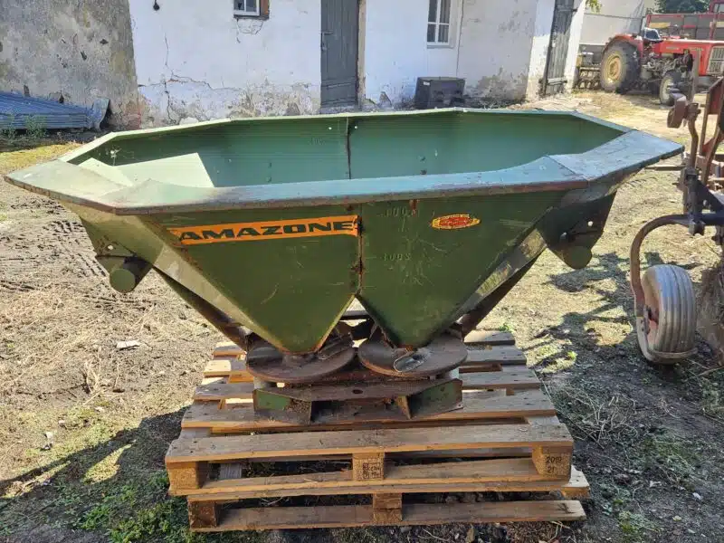 Rozsiewacz do nawozów Amazone 600L