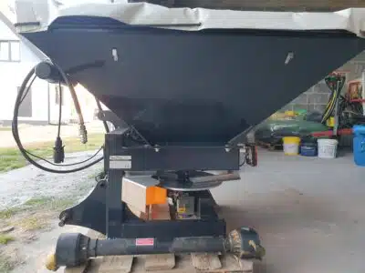 Rozsiewacz Agro-Tom 600 RNH