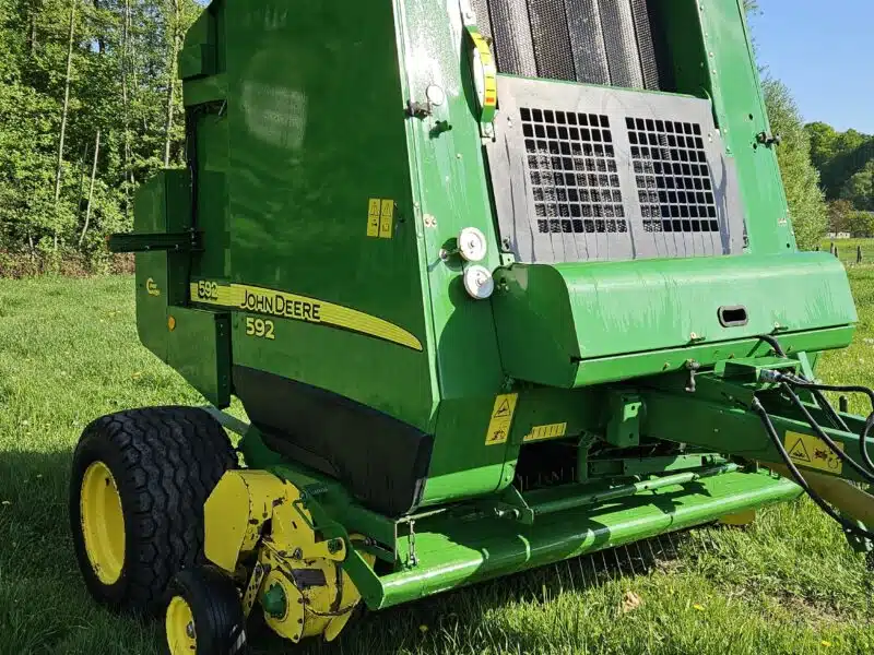 Prasa John Deere 592
