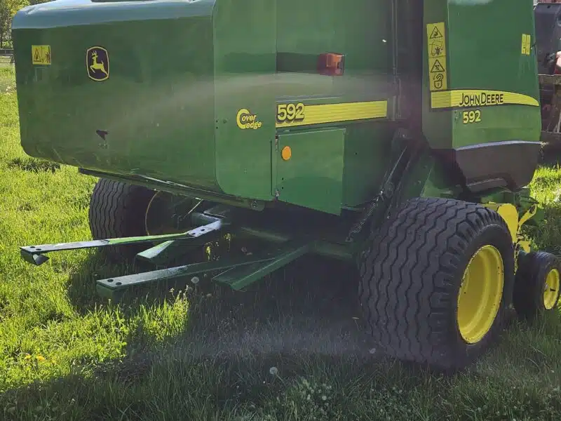 Prasa John Deere 592