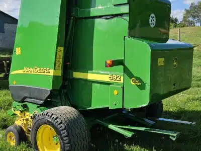 Prasa John Deere 592
