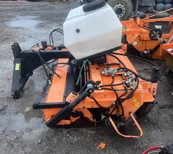 Zamiatarka zawieszana Agata Pronar ZM 1600