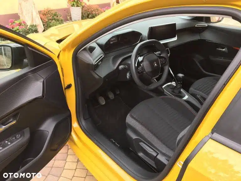 PEUGEOT 208 II