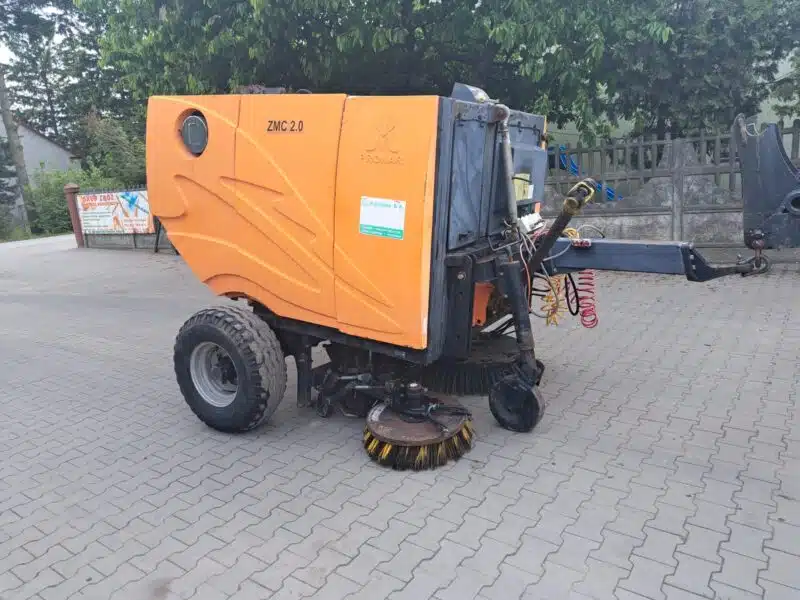 Zamiatarka uliczna drogowa Pronar ZMC 2.0