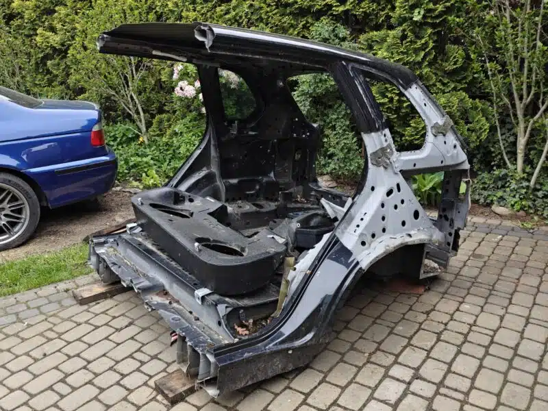 BMW X5 E70 tylna karoseria / szyby / wlew paliwa