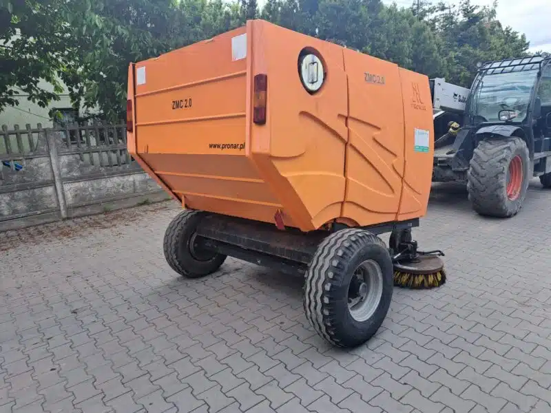 Zamiatarka uliczna drogowa Pronar ZMC 2.0