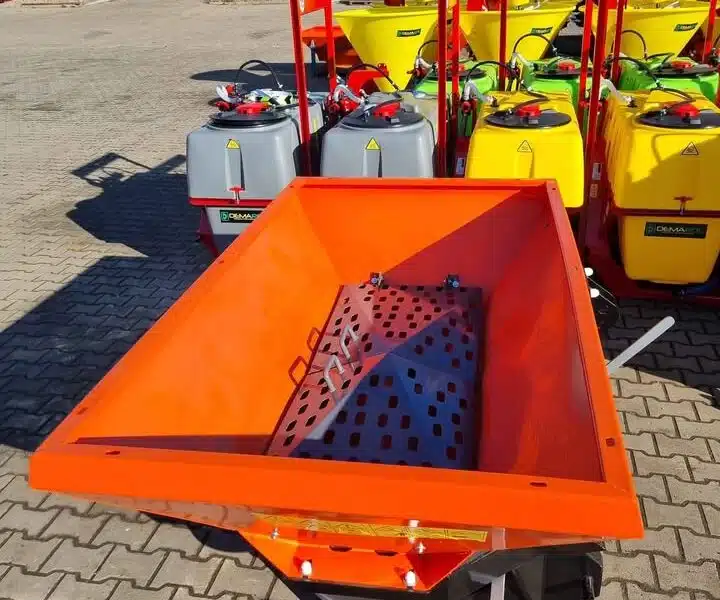 Rozsiewacz dwutarczowy nawozów Demarol