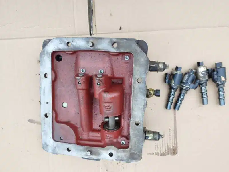 Pokrywa skrzyni Ford 8160,8260,8360 Fiat M100,M115,M135 New bolland TM 110