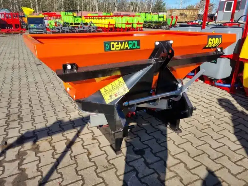 Rozsiewacz dwutarczowy nawozów Demarol