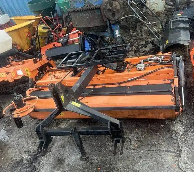 Zamiatarka zawieszana ZM 2000! Pronar