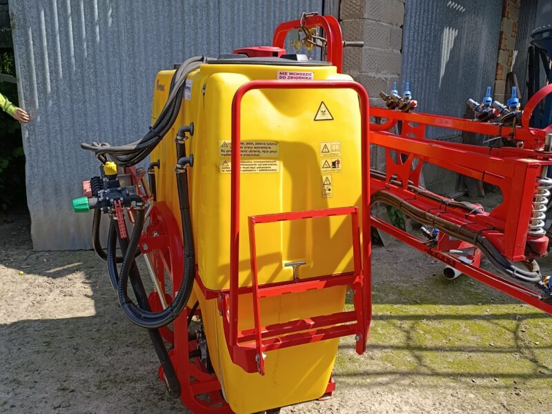 Opryskiwacz 600l 12