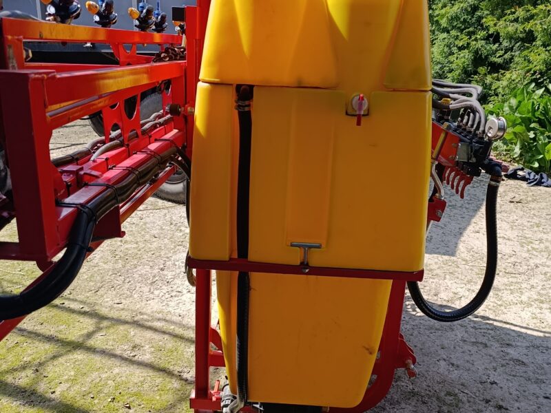Opryskiwacz 600l 12