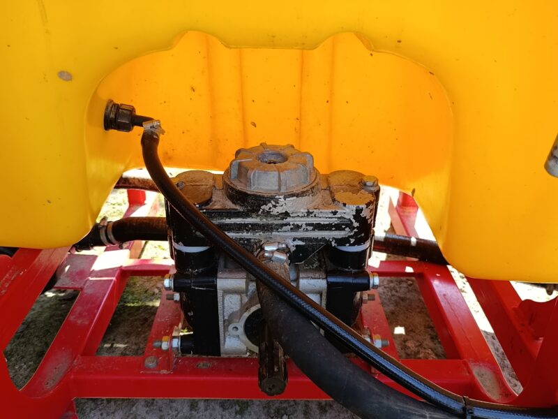 Opryskiwacz 600l 12
