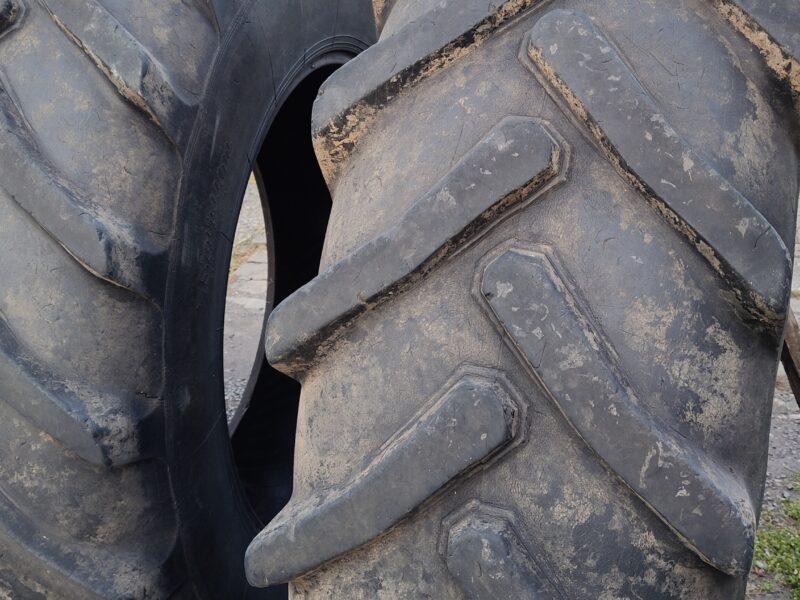 Opony 2x520/85r38 2x420/85r28