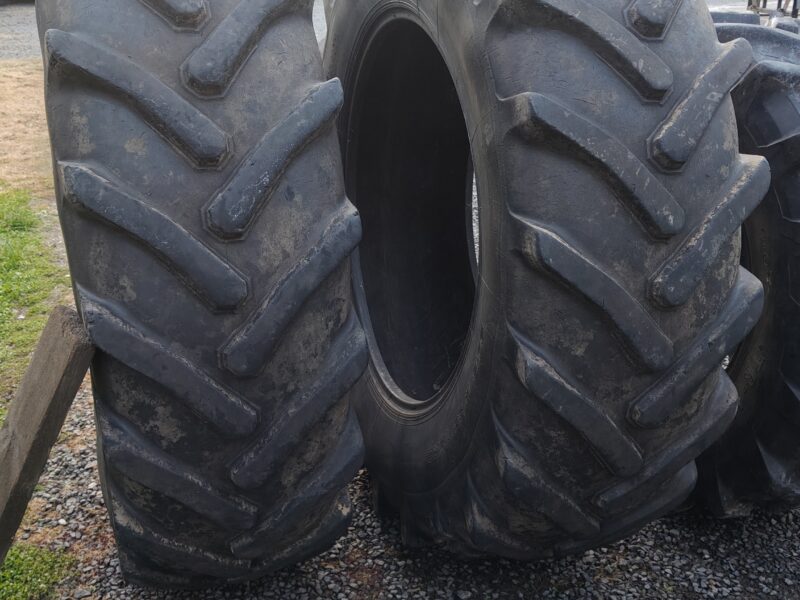 Opony 2x520/85r38 2x420/85r28