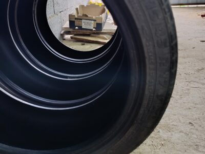 Sprzedam opony letnie 215/45R17 w dobrym stanie jedna opona troszkę przycięta