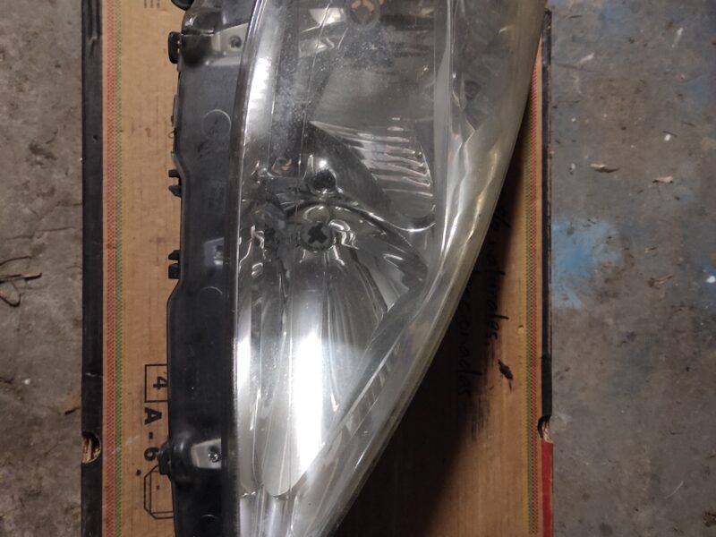 Lampa prawy przód Peugeot 607 Xenon