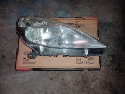 Lampa prawy przód Peugeot 607 Xenon