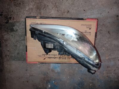 Lampa prawy przód Peugeot 607 Xenon