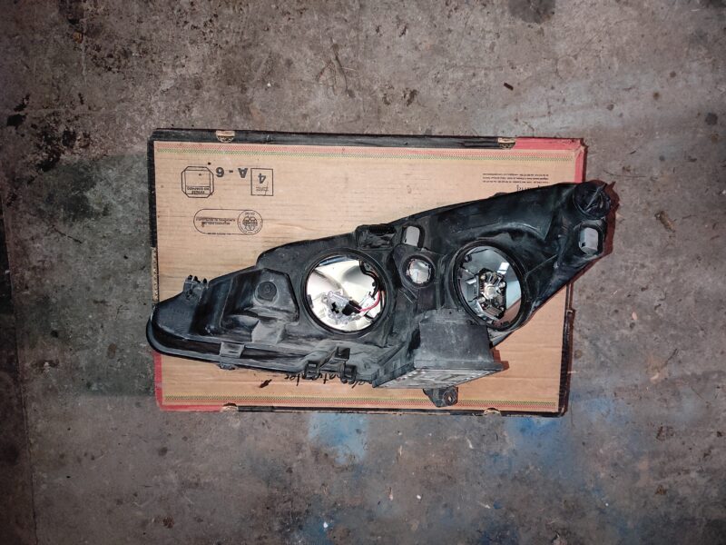 Lampa prawy przód Peugeot 607 Xenon