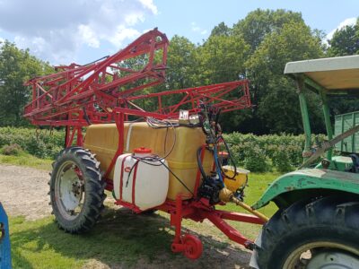 Opryskiwacz polowy ciągany Rau 2300l 15m