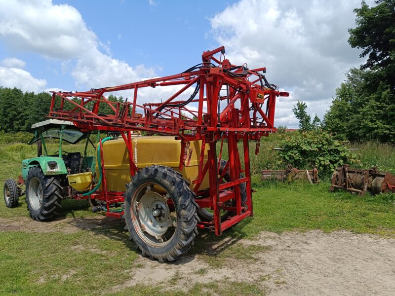 Opryskiwacz polowy ciągany Rau 2300l 15m