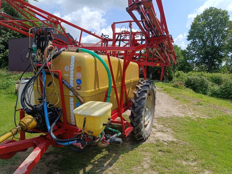 Opryskiwacz polowy ciągany Rau 2300l 15m