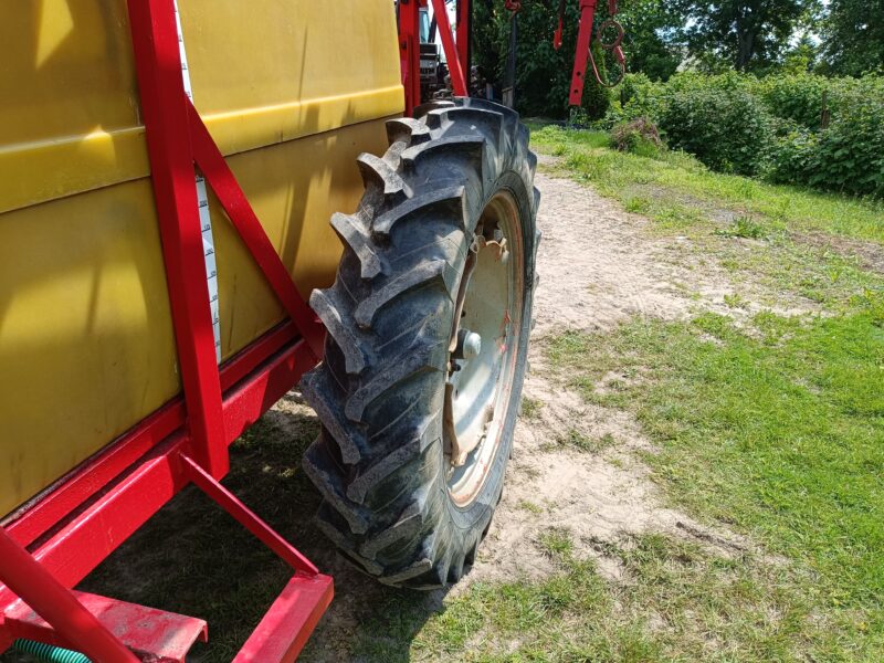 Opryskiwacz polowy ciągany Rau 2300l 15m