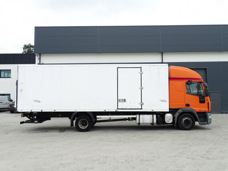 Iveco EuroCargo 120E22 Kabina Sypialna Glob Klima Webasto Kontener Izotermiczny Zarejestrowany Winda