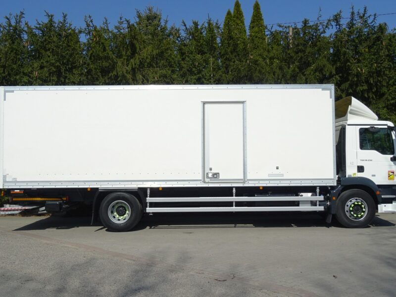 MAN TGM 18.250 Euro 6 kontener 21p. ład. 10300kg! Winda Sprowadzony MAN TGM 18.250 Euro6 ład. 10300kg, kontener 21 palet winda Sprowadzony