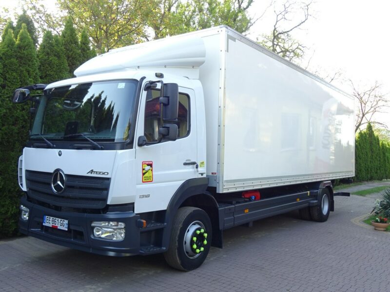 Mercedes Atego 1318 Euro 6 kontener 18p winda tylko 389km Mercedes Atego 1318 Euro 6 tylko 389tys.km Udokumentowane kontener
