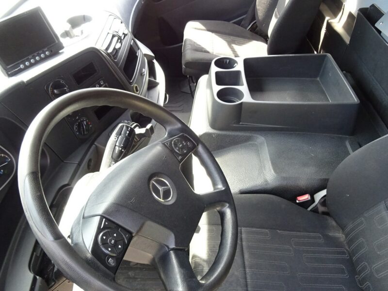 Mercedes Atego 1318 Euro 6 kontener 18p winda tylko 389km Mercedes Atego 1318 Euro 6 tylko 389tys.km Udokumentowane kontener