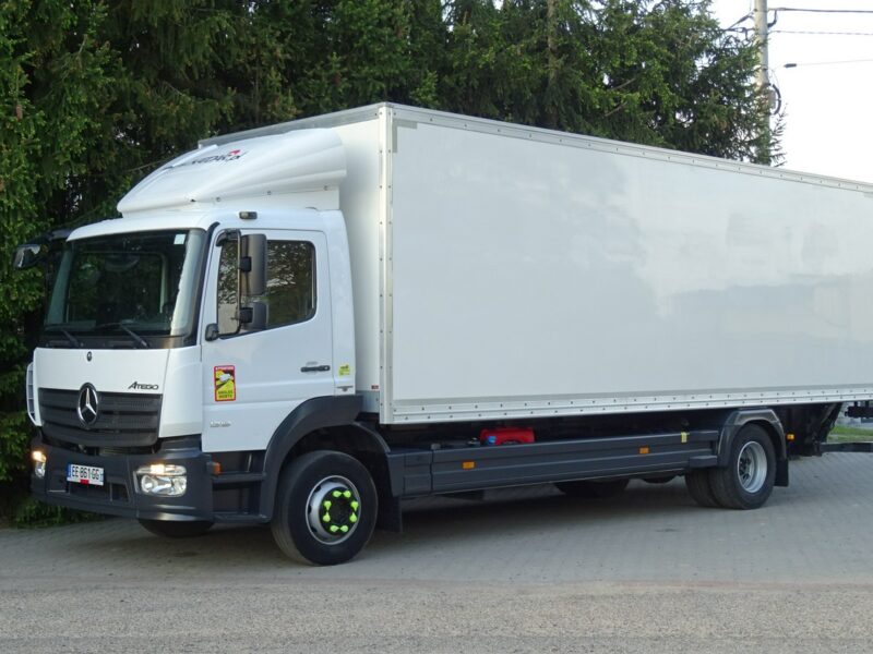 Mercedes Atego 1318 Euro 6 kontener 18p winda tylko 389km Mercedes Atego 1318 Euro 6 tylko 389tys.km Udokumentowane kontener