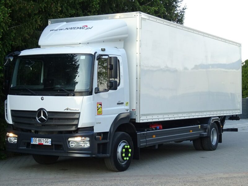 Mercedes Atego 1318 Euro 6 kontener 18p winda tylko 389km Mercedes Atego 1318 Euro 6 tylko 389tys.km Udokumentowane kontener