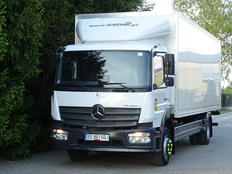 Mercedes Atego 1318 Euro 6 kontener 18p winda tylko 389km Mercedes Atego 1318 Euro 6 tylko 389tys.km Udokumentowane kontener