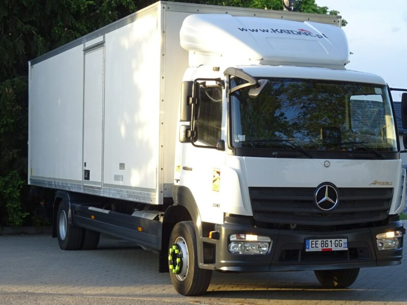 Mercedes Atego 1318 Euro 6 kontener 18p winda tylko 389km Mercedes Atego 1318 Euro 6 tylko 389tys.km Udokumentowane kontener