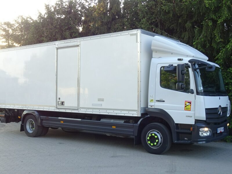 Mercedes Atego 1318 Euro 6 kontener 18p winda tylko 389km Mercedes Atego 1318 Euro 6 tylko 389tys.km Udokumentowane kontener