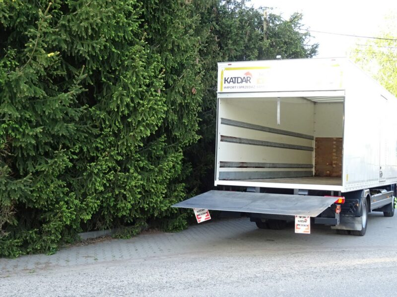Mercedes Atego 1318 Euro 6 kontener 18p winda tylko 389km Mercedes Atego 1318 Euro 6 tylko 389tys.km Udokumentowane kontener