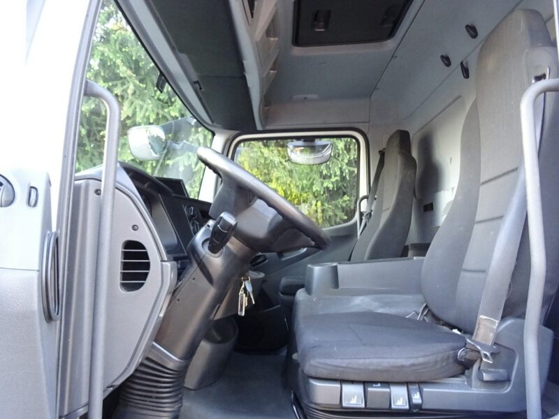 Mercedes Atego 1318 Euro 6 kontener 18p winda tylko 389km Mercedes Atego 1318 Euro 6 tylko 389tys.km Udokumentowane kontener