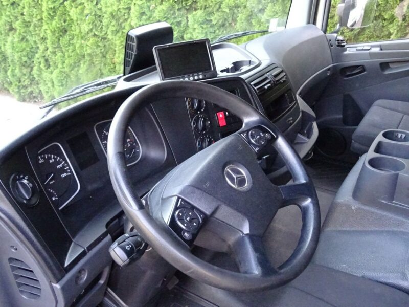 Mercedes Atego 1318 Euro 6 kontener 18p winda tylko 389km Mercedes Atego 1318 Euro 6 tylko 389tys.km Udokumentowane kontener
