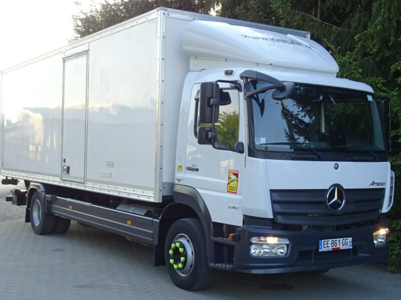 Mercedes Atego 1318 Euro 6 kontener 18p winda tylko 389km Mercedes Atego 1318 Euro 6 tylko 389tys.km Udokumentowane kontener