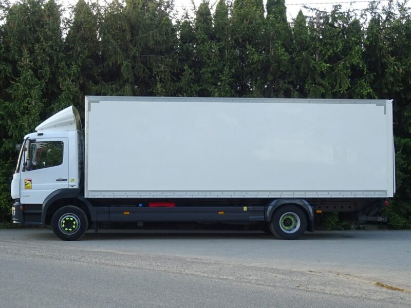 Mercedes Atego 1318 Euro 6 kontener 18p winda tylko 389km Mercedes Atego 1318 Euro 6 tylko 389tys.km Udokumentowane kontener