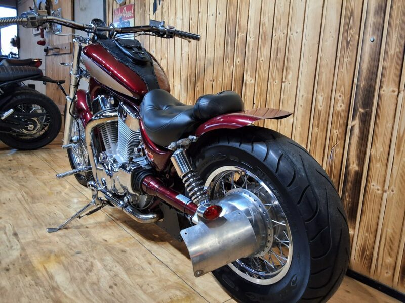 Suzuki Intruder Piekny motocykl z dużym silnikiem BARDZO ZADBANY 1400 bobber