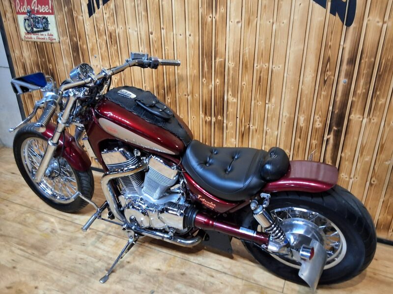 Suzuki Intruder Piekny motocykl z dużym silnikiem BARDZO ZADBANY 1400 bobber