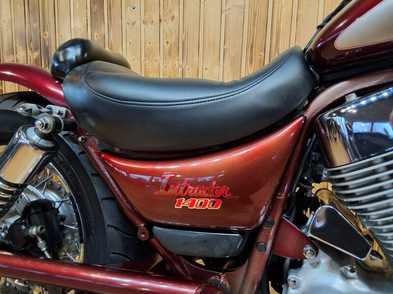 Suzuki Intruder Piekny motocykl z dużym silnikiem BARDZO ZADBANY 1400 bobber